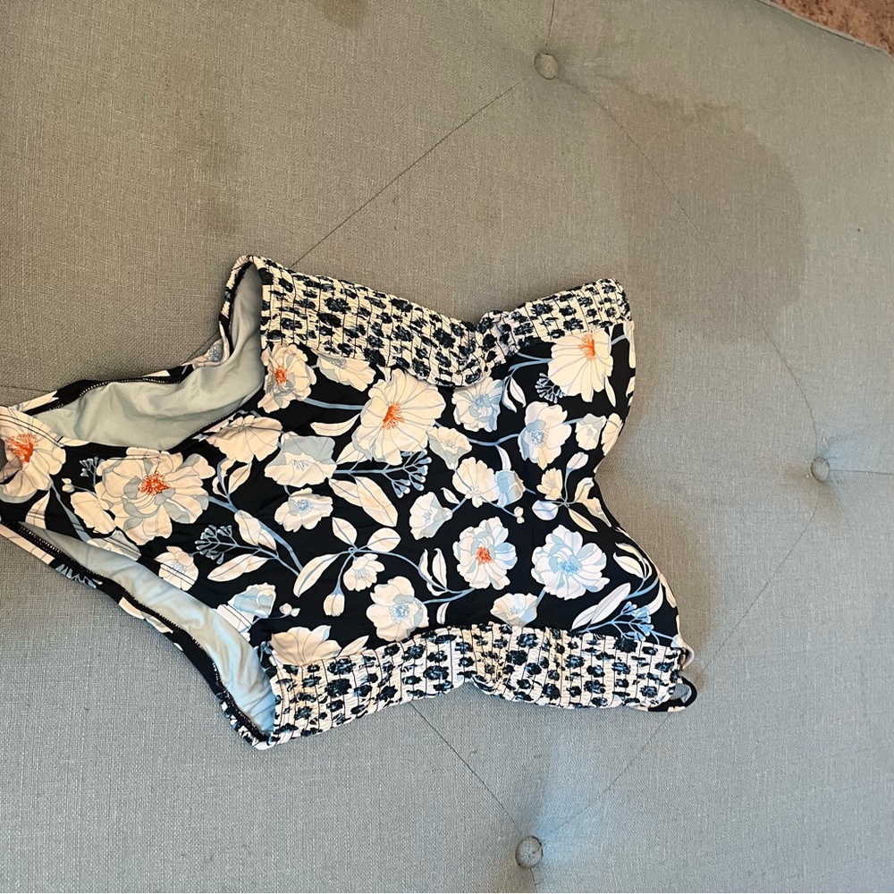 Laundry By Shelli Segal Black and White Swimsuit